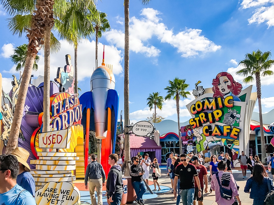 4 Must-Haves for Your Theme Park Adventure Day
