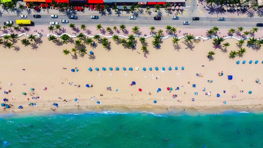 4 Ways a Passenger Van Will Transform Your Trip to Fort Lauderdale